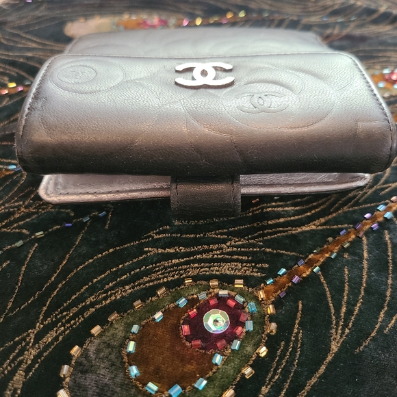 Chanel Camelia Wallet - Picture 4 of 9